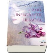 Cand infloreste liliacul de Martha Hall Kelly - Colectia Blue Moon